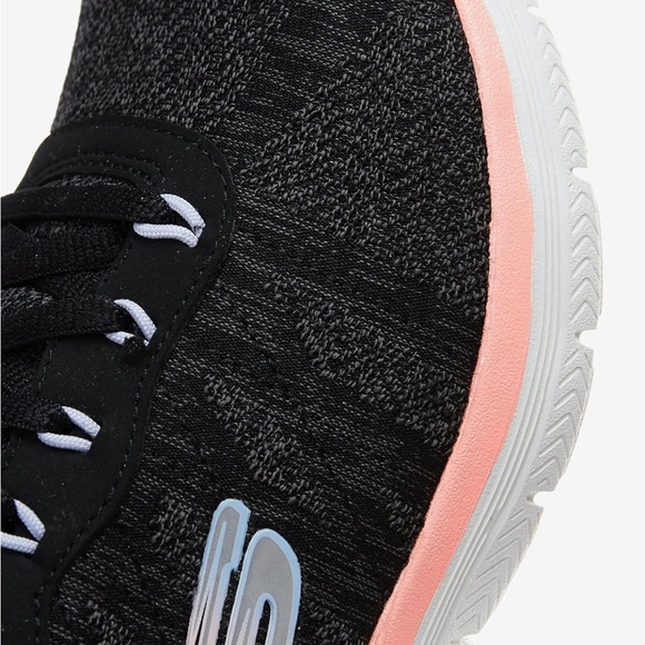 Woman’s Skechers memory foam - Picture 2 of 7